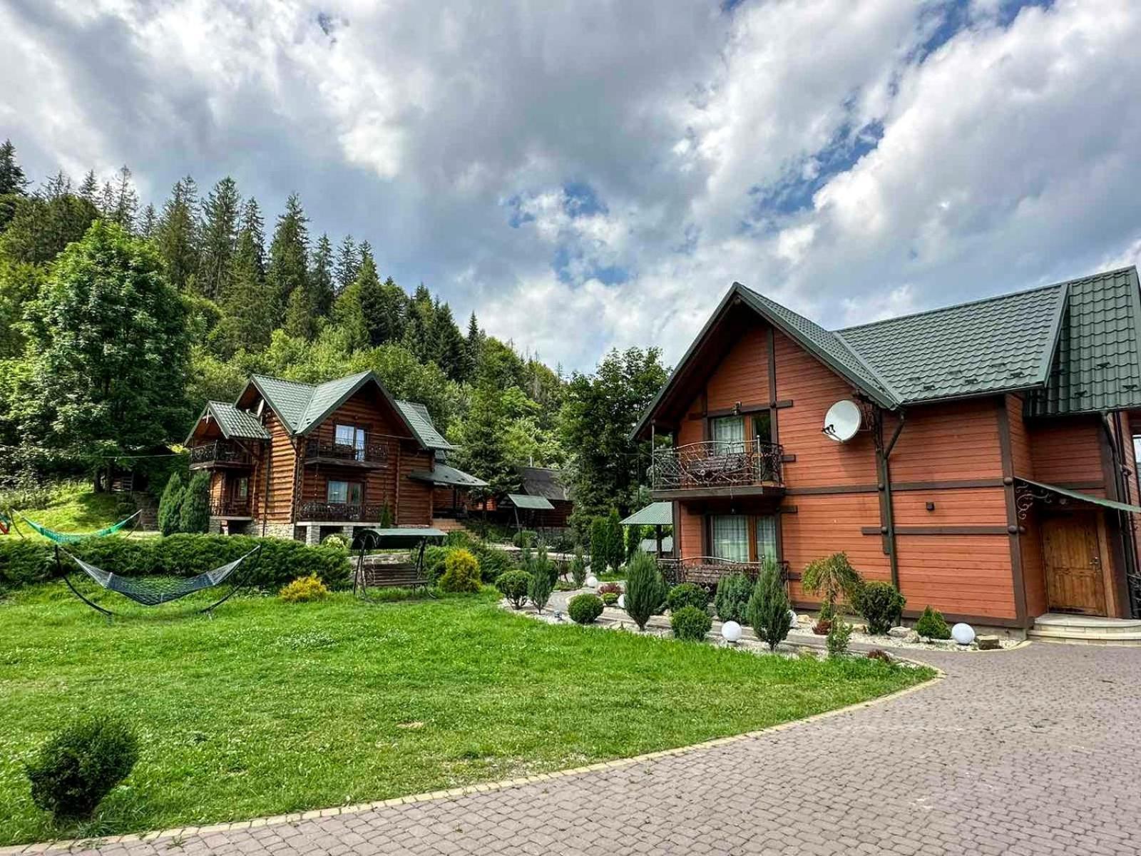 Комплекс Котеджів "Під Лісом" Mykulychyn Exterior photo